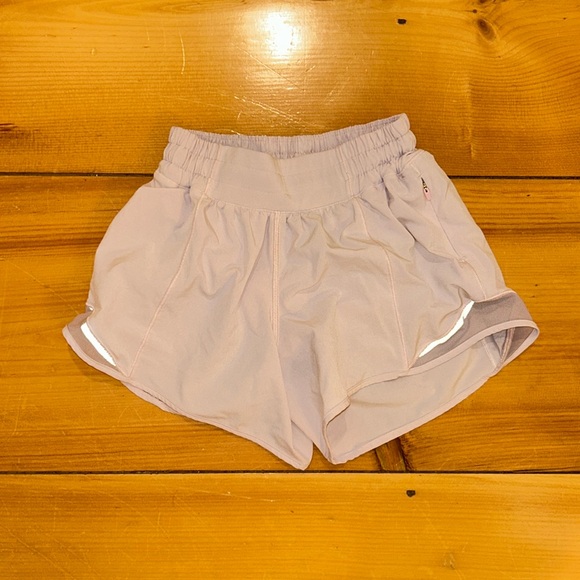 Strawberry Milkshake Lululemon 4 inch Hotty hots
(color no longer sold!) - Picture 1 of 3